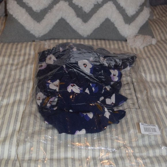 New Billabong Deep Royal & White Floral Ruffled Wrap Dress S (4) - Picture 8 of 8